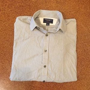 American eagle men’s long sleeve button down!